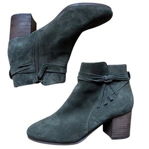 Violet & Red Jenna Suede Ankle Booties Olive Green Size 7.5 Stacked Heel
